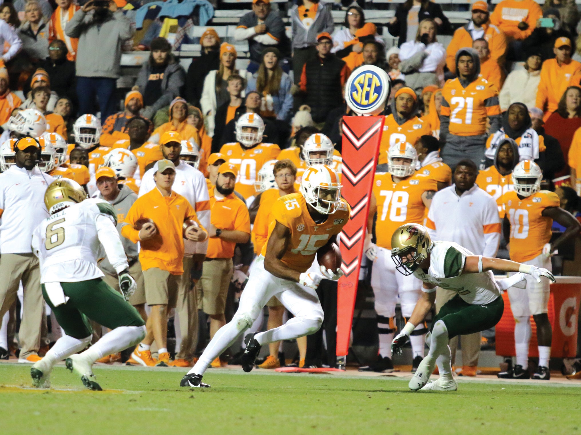 Jauan Jennings Spins Through Tackler for a 15 Yard Gain