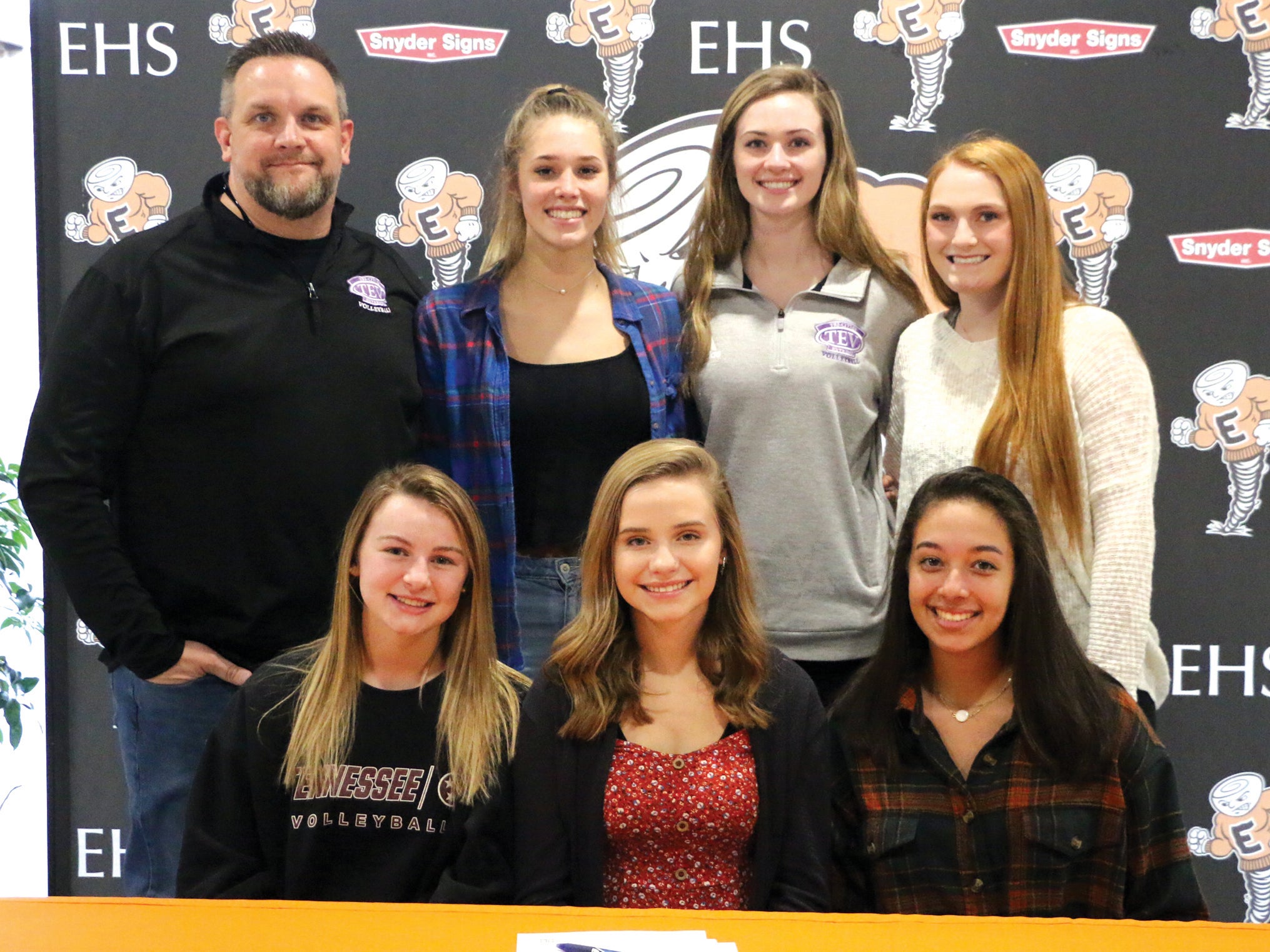 Moving just down the road... Elizabethton's Smith signs to continue ...