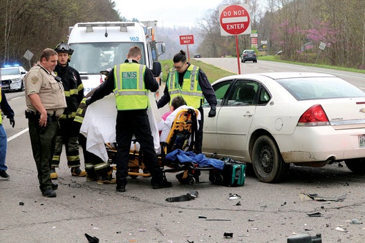 Hampton wreck sends two to the hospital - www.elizabethton.com | www ...