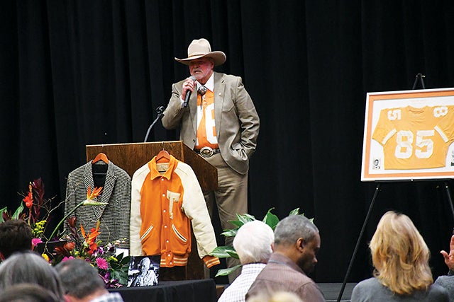 Former Tennessee Vol Condredge Holloway to be inducted into