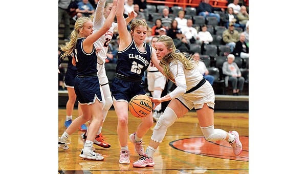 Lady Cyclones Make Short Work Of Claiborne Co. - Www.elizabethton.com ...