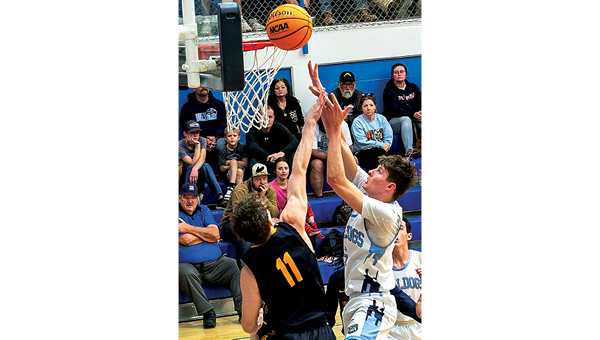 Hampton takes a pair from University School